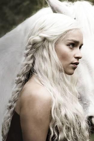 Emilia Clarke' mi yoksa Margot Robbie' mi 😍?