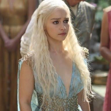Emilia Clarke' mi yoksa Margot Robbie' mi 😍?