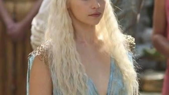 Emilia Clarke' mi yoksa Margot Robbie' mi 😍?