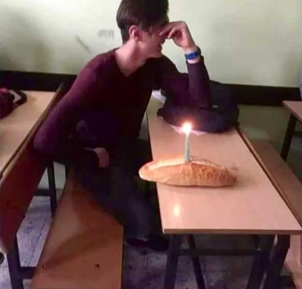 Hayatınızda sizi her koşulda yalnız bırakmayan insanlar var ya bugün onlari mutlu etmek günü olsun ..??