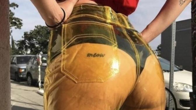 Hayır aşkım etek giymedim uzun pantolon giydim deyipte fotoğraftaki gibi giyinen sevgiliye napmali?