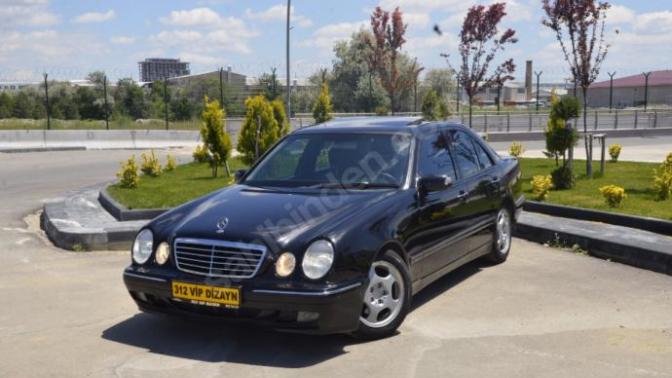 Eski model Mercedes-Benz'ler niçin günümüz arabalarından daha karizmatik?