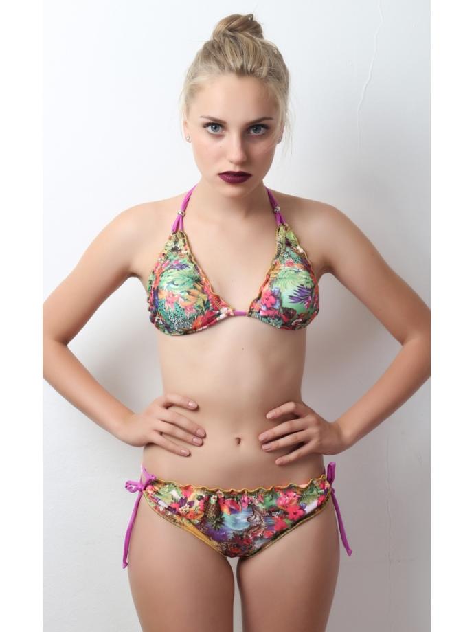 Sevgilinize dar ve küçük bir bikini giydirir misiniz  ya da  istese izin verir misiniz? Kızlar siz de giyer misiniz?