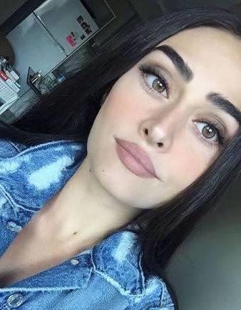 Esra Biliç, Aşırı Güzel Bir Kız Neden Gündem de Değil Diğerleri Gibi?