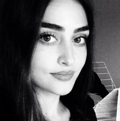 Esra Biliç, Aşırı Güzel Bir Kız Neden Gündem de Değil Diğerleri Gibi ?
