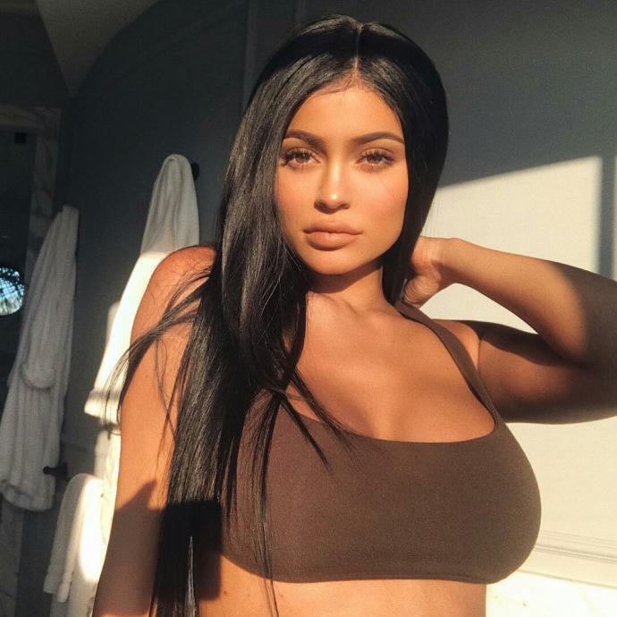 Sizce kylie kendall jenner kardeşler solaryuma mı giriyor?