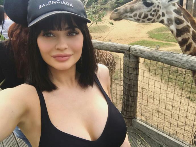 Sizce kylie kendall jenner kardeşler solaryuma mı giriyor?