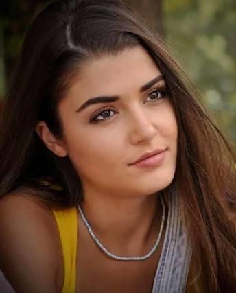 Selin şekerci, Hande Erçel Gözleri İri değil neden abartılıyor?