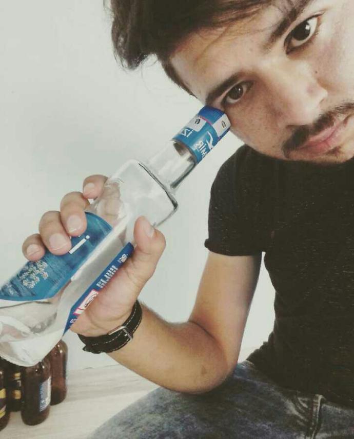 Soyleyin bakalim kardeşcanlar Votka en etkili ve guzel nasil icilir 😀
?