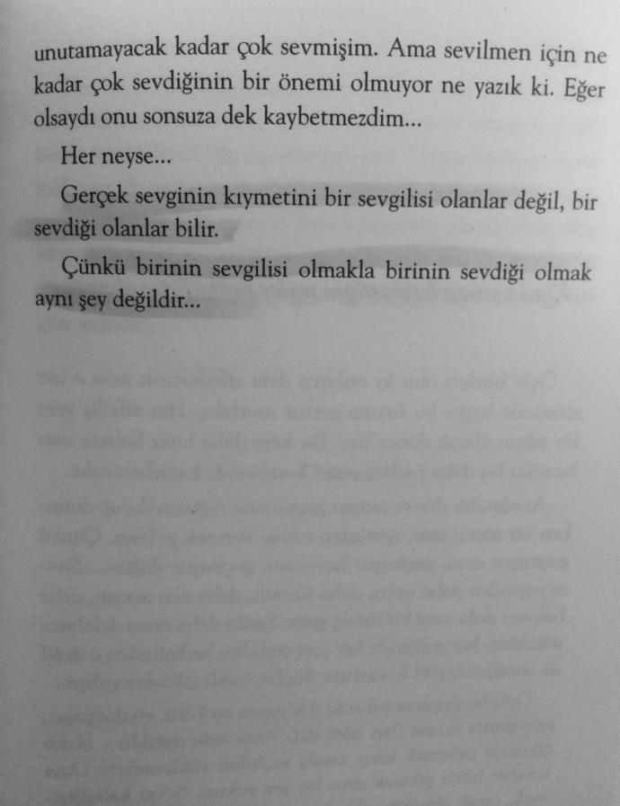 Aşk dillere sakız olmuş, gercek sevginin anlamını bilen kalmadı..sizcede öyle değilmi.? Herkes sadece sevgili derdinde..?
