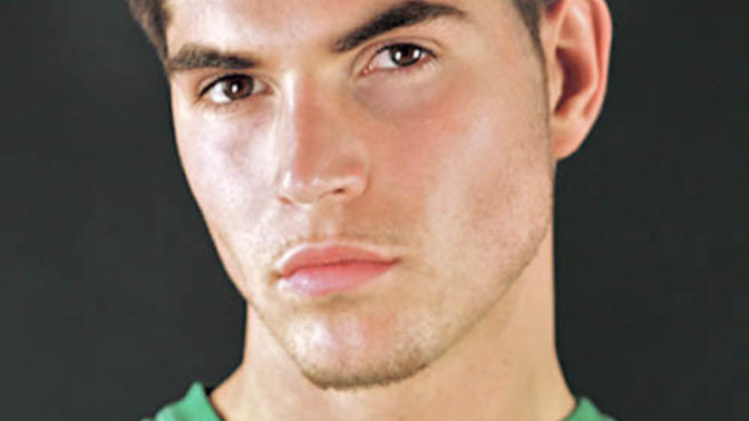 Arkadaslar bu adam nick bateman nasil deyisti ya ergenliyimi yoksa ne bu resimde tipi normal?