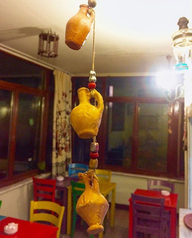 Sizce bu cafe nasıl güzel mi? Mirkût Cafe Taksim'de. Gider misiniz?