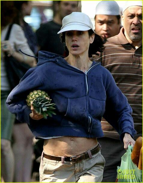 Tam 46 yaşında ve 3 çocuk annesi! Yaşlılığınızda Jennifer Connelly gibi bir fiziğe sahip olmak için çabalar mısınız?