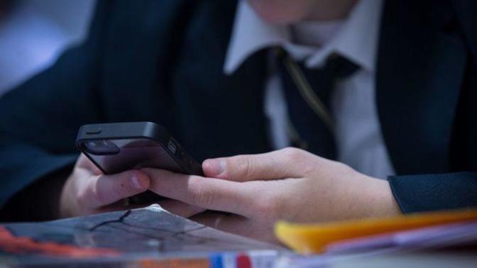 Ulaşılamayan sevgili derdine son! Telefonu sürekli sessizde olan sevgilinize ulaşmak için uygulama kullanır mısınız?