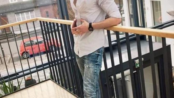 Edit: Bu çocuk yakışıklı mı yoksa tipsiz mi arkadaşlar?