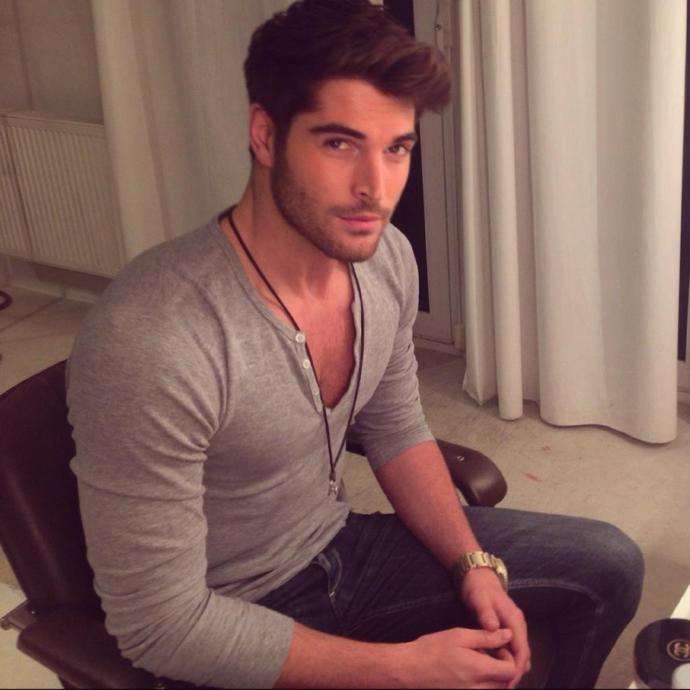 Kızlar, Nick Bateman size laf atsa ne yaparsınız?