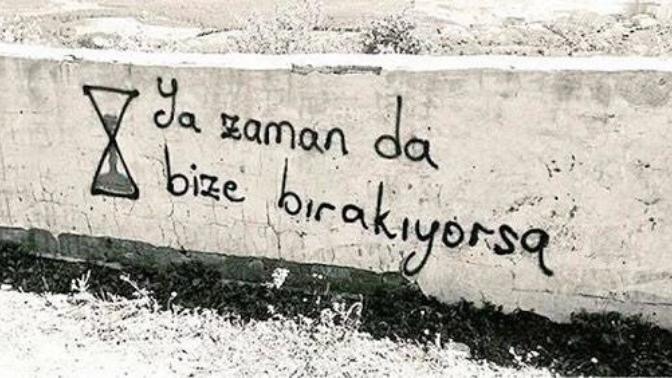 Ne sevgili gibisin ne arkadaş gibi, sorunca zamana bırak böyle mutlu değil misin diyen karşı cinsine karşı nasıl tavır alırsın?