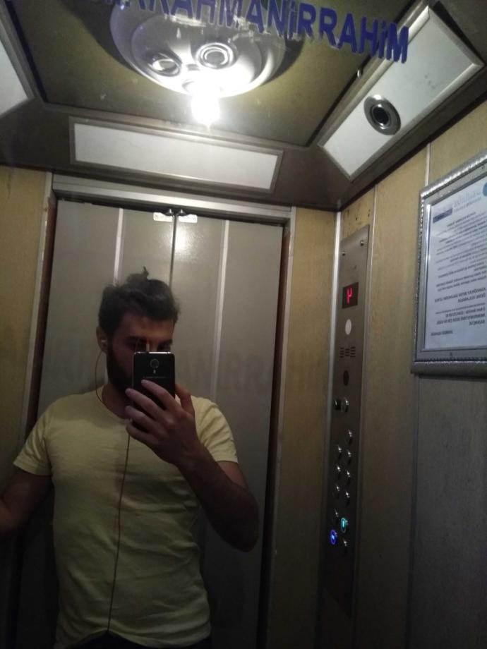 Benim gibi asansörde resim çekmeyi seven var mı 😄😄?