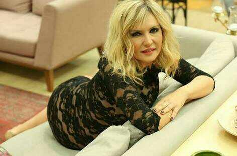 Seksi pozlarıyla gündemde olan Seda Akgül zehirlendi.! Nazar değmiş olabilir mi??