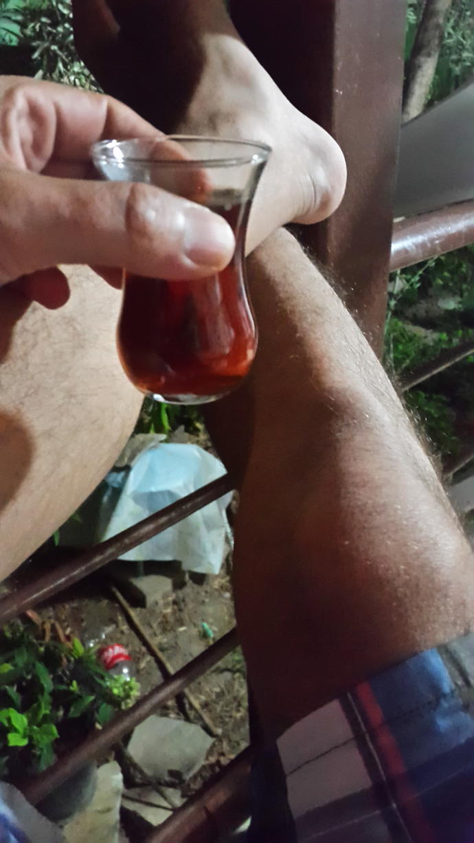 Aşkın kalbimde bir çiçek, gel beraber çay içek! Sitede kiminle çay içmek isterdiniz🙄?