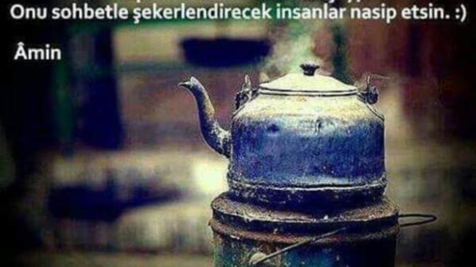 Aşkın kalbimde bir çiçek, gel beraber çay içek! Sitede kiminle çay içmek isterdiniz🙄?