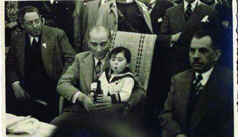Sizce de Mustafa Kemâl Atatürk fazla karizmatik değil mi?