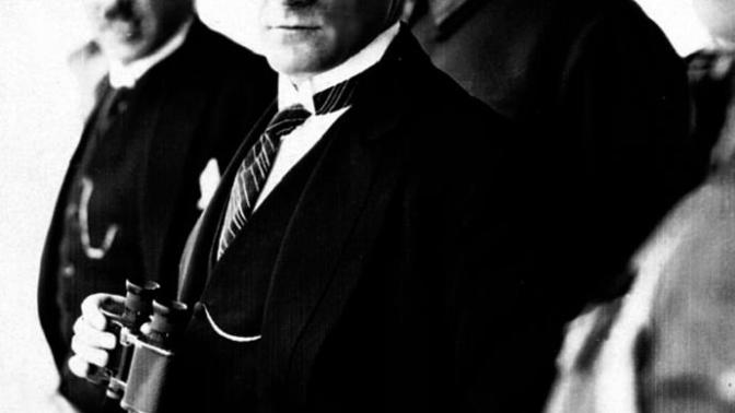 Sizce de Mustafa Kemâl Atatürk fazla karizmatik değil mi?