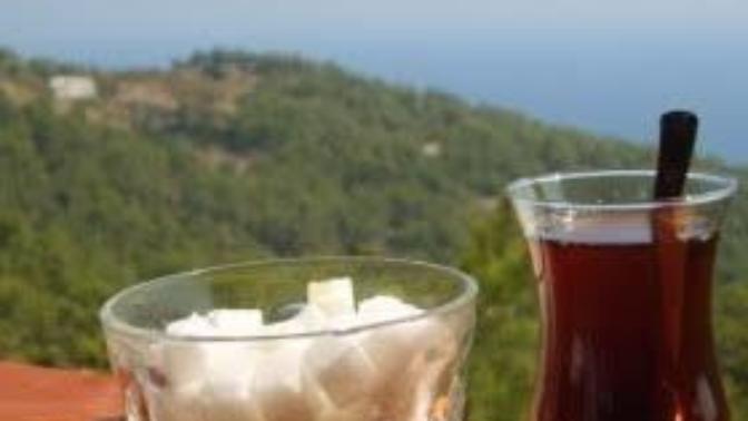 Çayı şekersiz içenler kulübüne üye misiniz? Çayı şekersiz içmeyi denediz mi şekerli içenler?