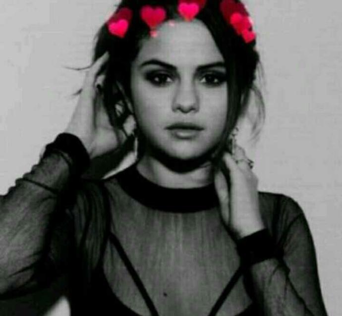 Selena gomezin yüz hatlarını beğeniyor musunuz??