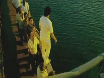 Bavulumu topladım gidiyorum buralardan... Kim benimle gelir 😒😒😏?