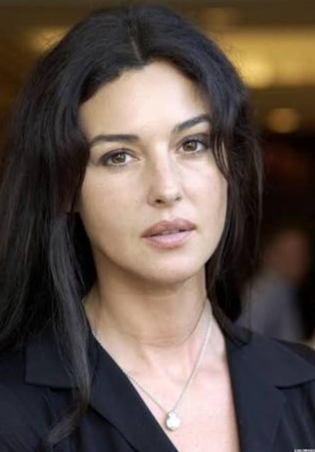 Monica Bellucci çok güzel ve zarif değil mi ya?