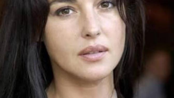 Monica Bellucci çok güzel ve zarif değil mi ya?
