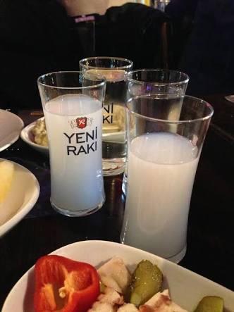 Acaba adamın ne derdi vardı rakıyı buldu?