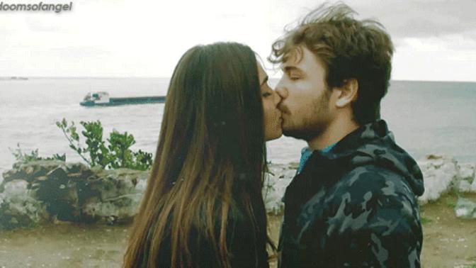 İlk öpücük nasıl olur sizinki nasıl geçti?
