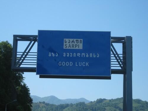 Sarp Kapısı'ndan Türkiye'ye girerken neden ''goodbye'' yerine ''good luck'' (iyi şanslar) yazar ?