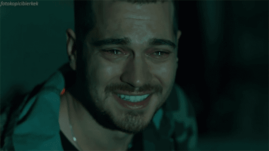 Dünyada Çağatay Ulusoy gibi birinin yaşaması tüm erkeklere haksızlık değil mi ?