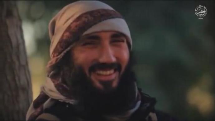 Kızlar, Bu adam İşid'in yakışıklı savaşçısıymış, sizce de yakışıklı mı?