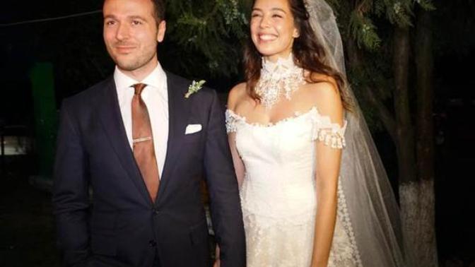 Azra Akın'ın kocası, Atakan Koru çok yakışıklı değil mi?