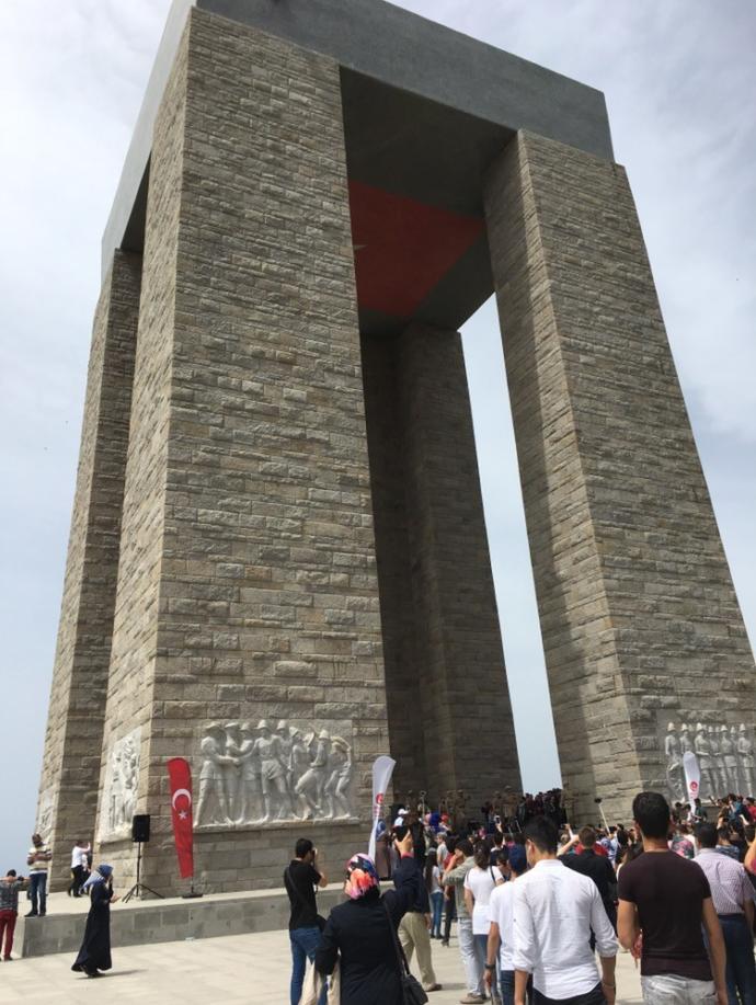 Çanakkale'deki şehitliğin, mezar taşlarının tamamen sembolik olduğunu biliyor muydunuz?
