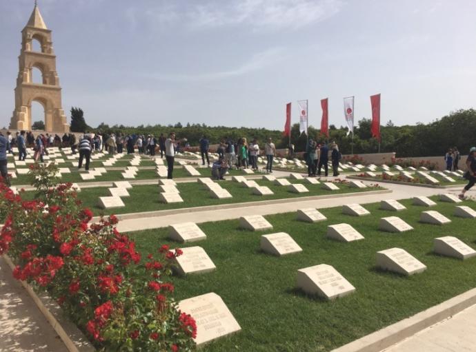 Çanakkale'deki şehitliğin, mezar taşlarının tamamen sembolik olduğunu biliyor muydunuz?