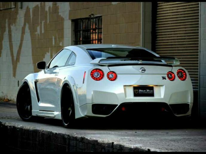 Dünyanın en hızlı arabası Nissan Gtr ,Havası  bir  başka tabi kim ister hediye etmemi😃?