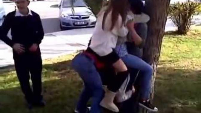 Bir erkek sırtında en fazla kaç kızı taşıyabilir?