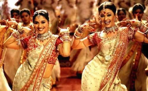 Sizce Türk sinema/ dizi sektörümü bollywood mu?
