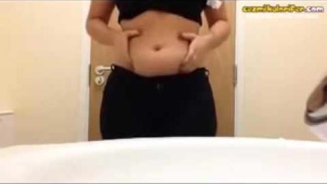 Bıngıl bıngıl göbeği olan kızlar cıkabılır mı rıca etsem siteden düzgün fizikli olsun?