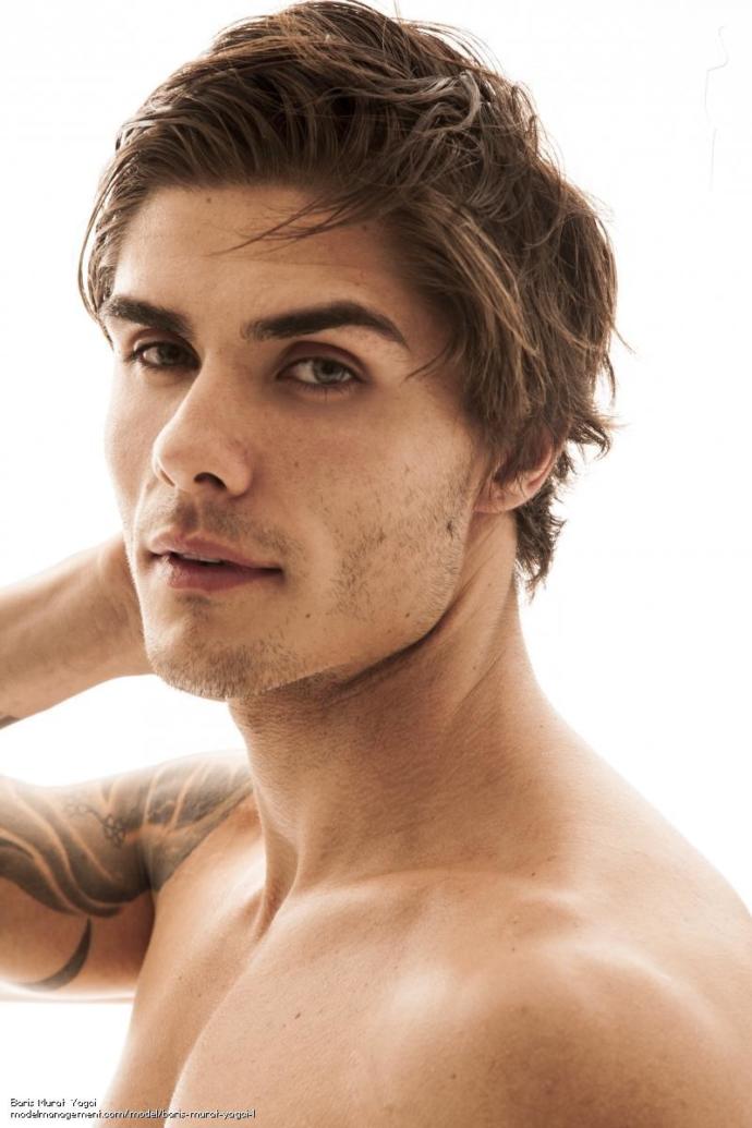 Kızlar, Zac Efron'a benzetilen Barış Murat Yağcı sizce yakışıklı mı?