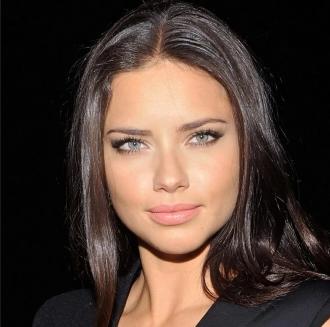 Taylor Swift mi Adriana Lima mı?