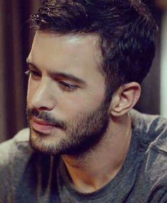 Kızlar, Size Göre Burak Özçivit Mi Barış Arduç Mu ??