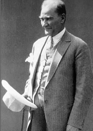 Atatürk Sevgisini Bu Kadar Abartan İnsanlar İçin Ne Düşünüyorsunuz?