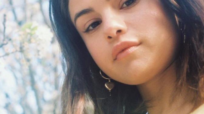 Selena Gomez çok güzel bir kız değil mi sizce de?