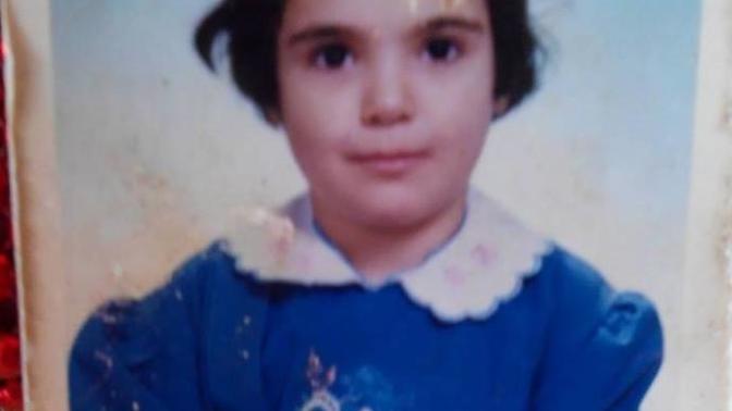 Sizce bu kız çocuklarından hangisi daha tatlı?